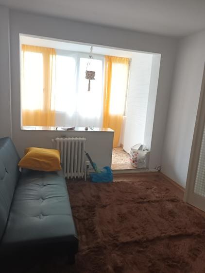 Proprietar inchiriez apartament 4 camere  - 5