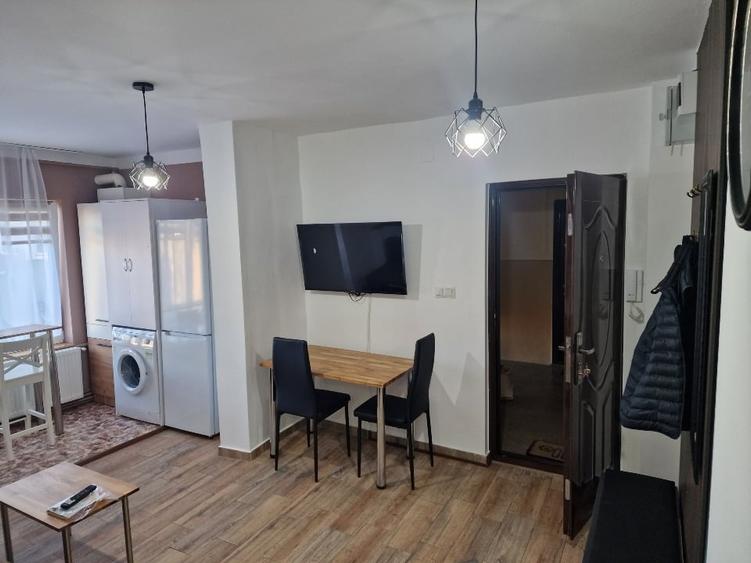 Proprietar închiriez apartament  2 dormitoare - 7
