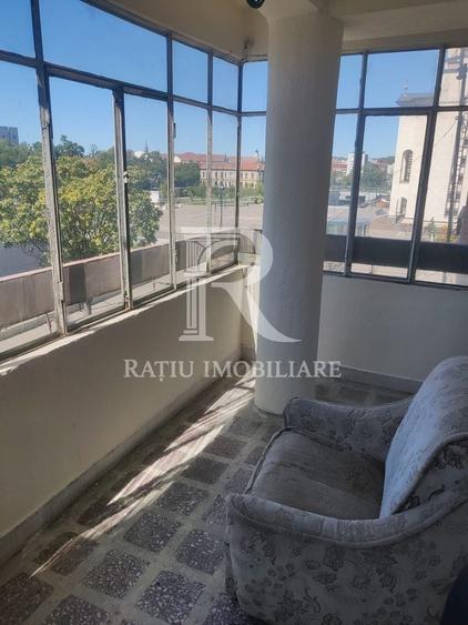 Apartament cu 3 camere decomandat, mobilat în Cetății