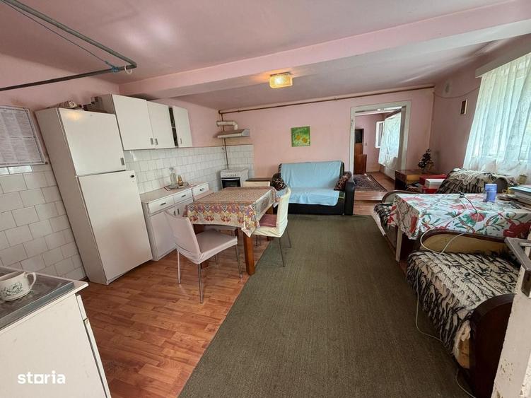 Casă cu 4 camere decomandat în Central