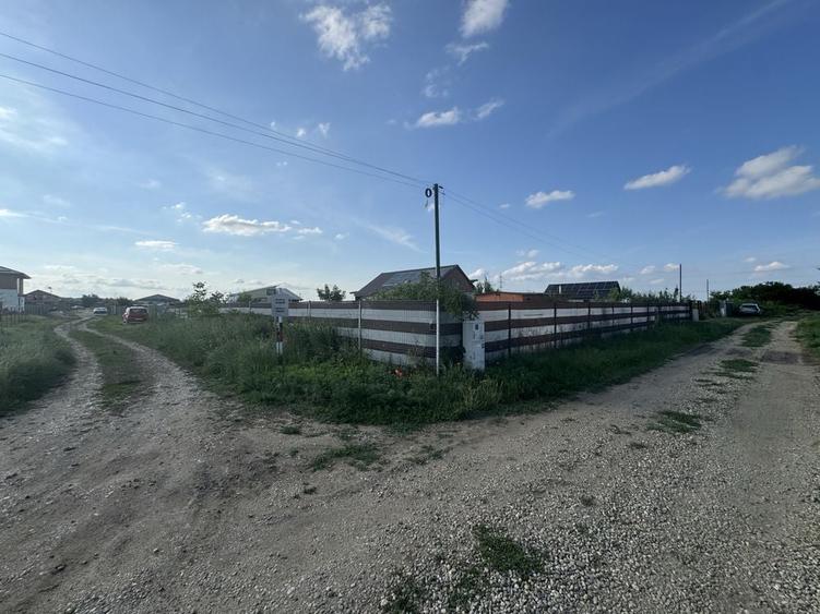 Teren de 9300 mp, în Pruni