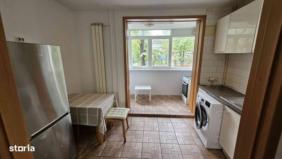 Apartament cu 3 camere semidecomandat în Titan