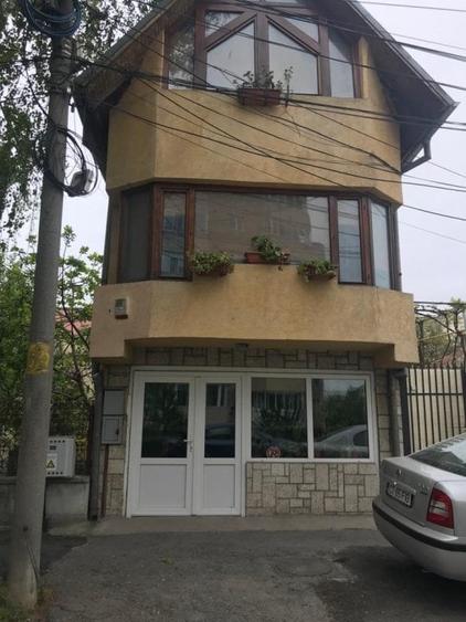 Casă individuală cu 3 camere cu Canalizare în Tomis II
