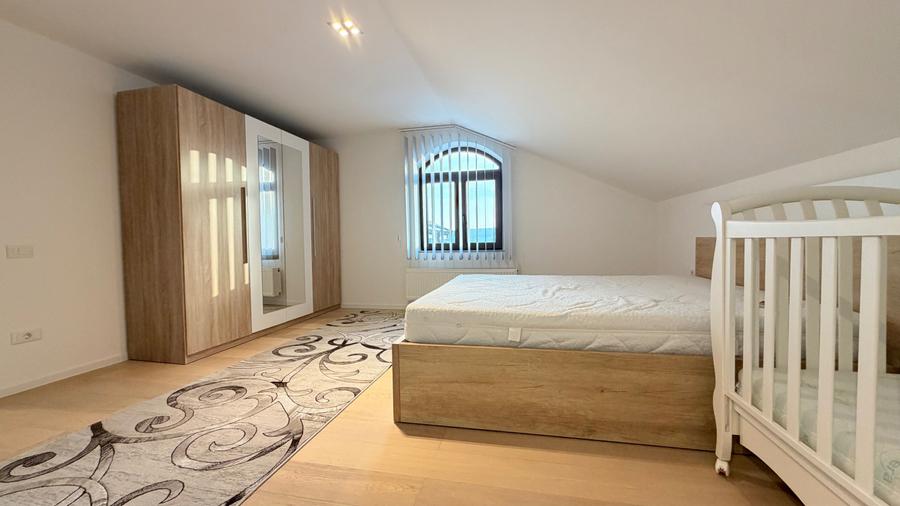 Casă cu 4 camere cu Teren 3000 Mp în Central