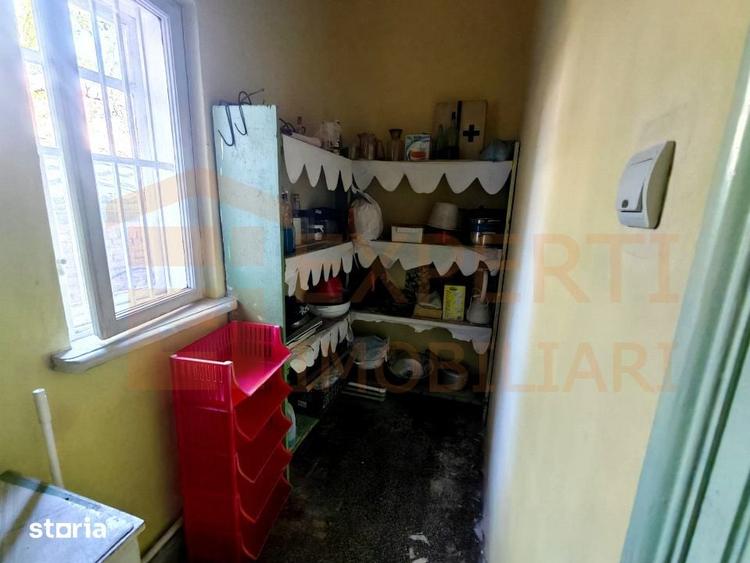 Casă cu 8 camere cu Teren 274 Mp în Tomis II