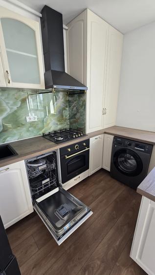 Apartament cu 3 camere decomandat, mobilat în Băneasa