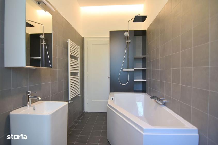Apartament cu 3 camere decomandat în Neptun