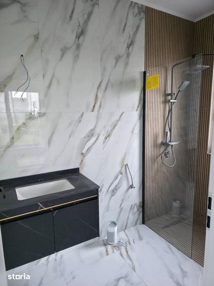 Casă cu 4 camere cu Teren 200 Mp în Central