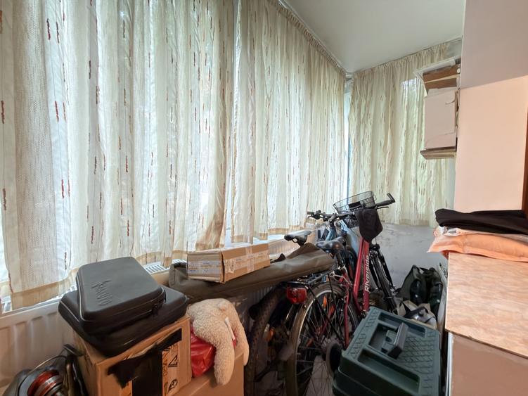 Apartament cu 3 camere semidecomandat, mobilat în Soarelui