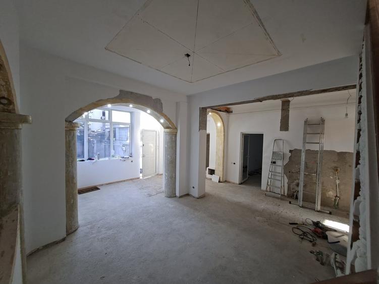 Casă cu 4 camere cu Teren 145 Mp în Unirii