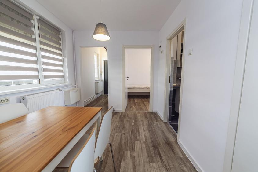 Apartament cu 3 camere semidecomandat, mobilat în Grivița