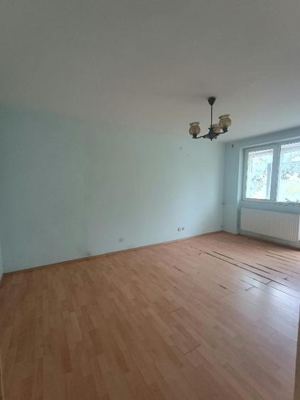 Apartament cu 3 camere decomandat în Giurgiului