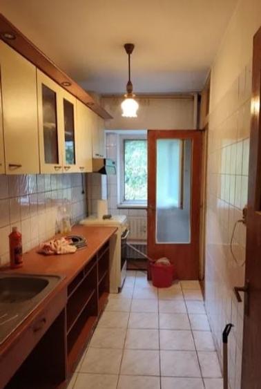 Garsonieră decomandată în Baba Novac