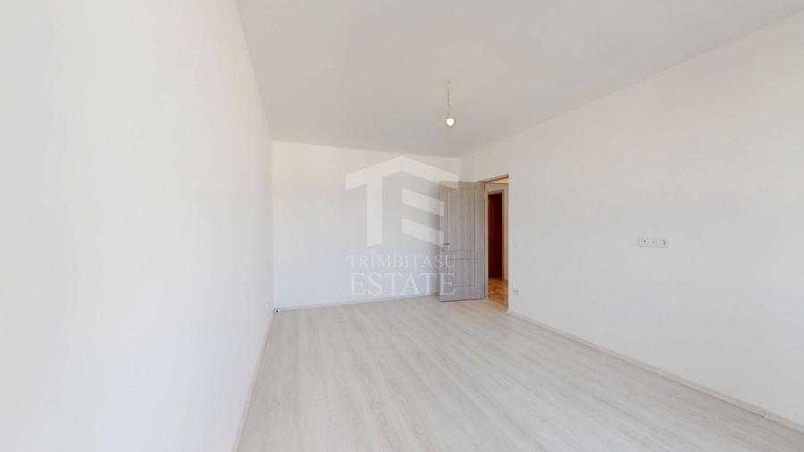 Apartament cu 3 camere decomandat în Drumul Taberei