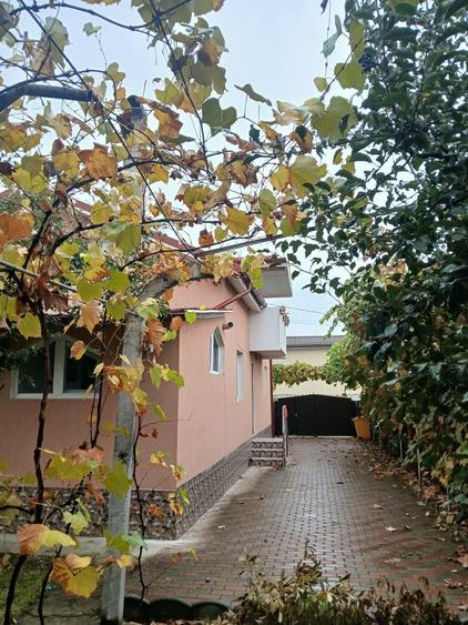 Casă cu 4 camere în Popoveni