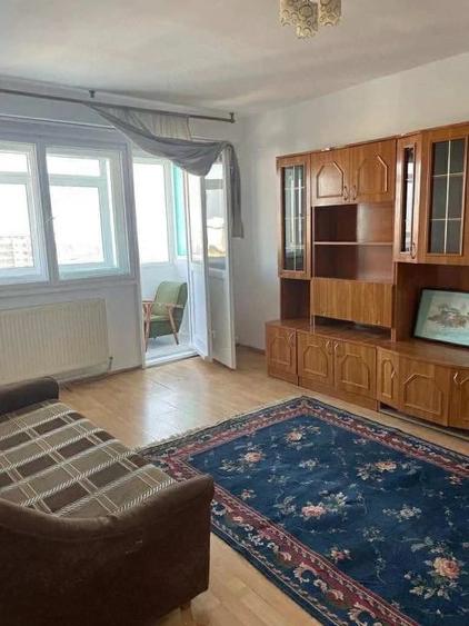 Apartament cu 3 camere decomandat în Casa de Cultură