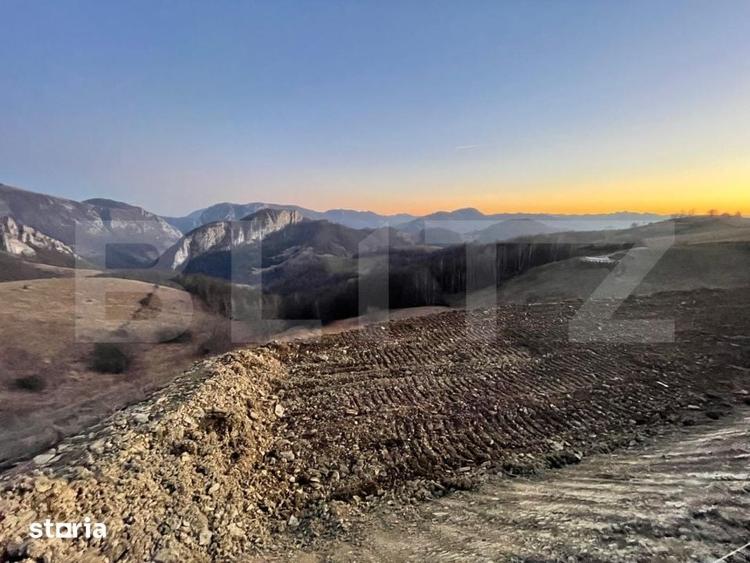 Teren de 5200 mp, în Ponor