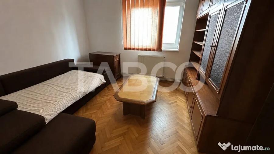 Apartament cu 4 camere decomandat în Ștrand