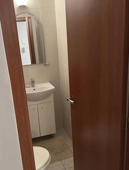 Apartament cu 3 camere semidecomandat în Universitate