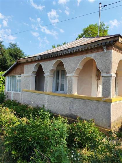 Casă individuală cu 6 camere cu Teren 1586 Mp în Cazasu