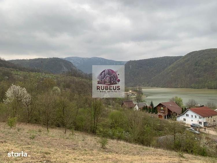 Teren de 2580 mp, în Dubova