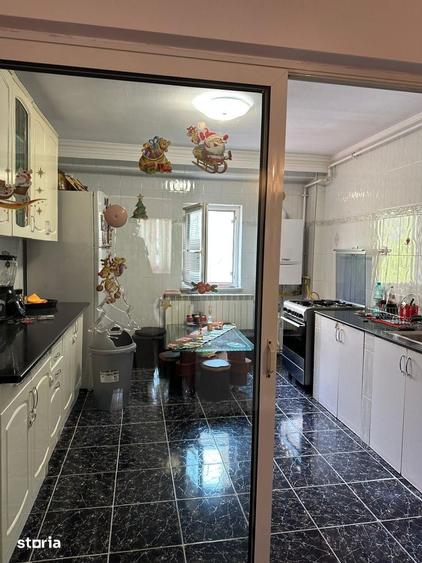 Apartament cu 3 camere decomandat în Faleza Nord