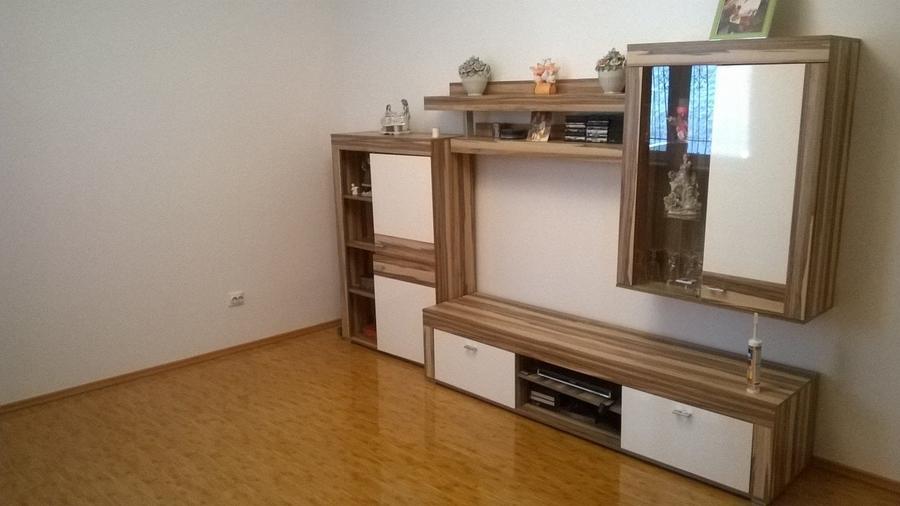 Apartament cu 3 camere decomandat, mobilat în P-ța Victoriei