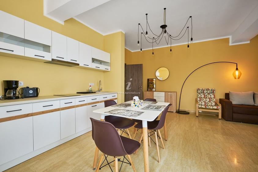 Apartament cu 3 camere decomandat, mobilat în Mamaia-Sat