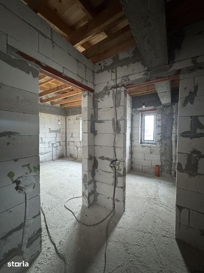 Casă cu 5 camere cu Teren 445 Mp în Cumpăna