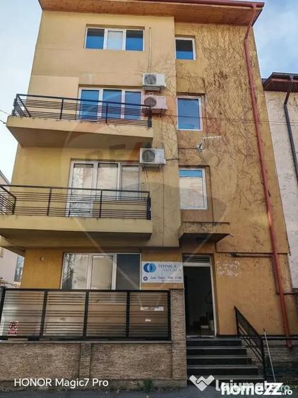 Casă cu 5 camere cu Teren 188 Mp în Vitan