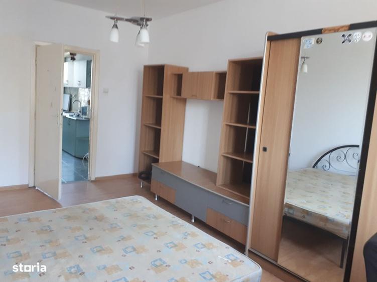 Apartament cu 3 camere decomandat în Tipografilor
