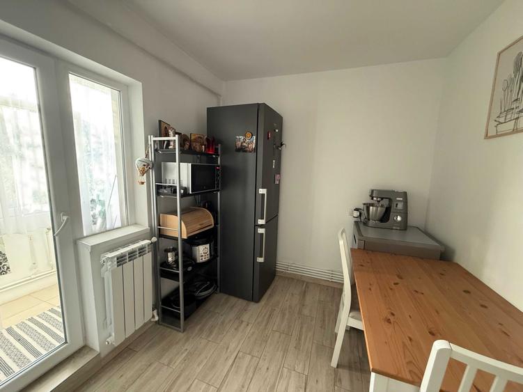 Apartament cu 3 camere decomandat în Nicolina