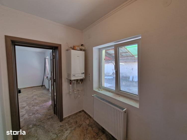 Casă cu 3 camere cu Teren 1712 Mp în Biharia