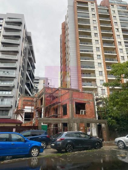 Casă cu 6 camere cu Teren 250 Mp în Dristor