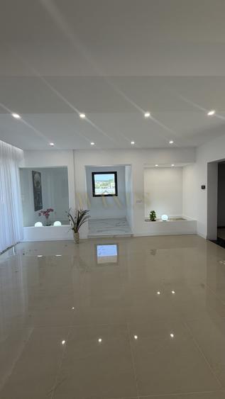 Apartament cu 5 camere decomandat, mobilat în Sud-Est