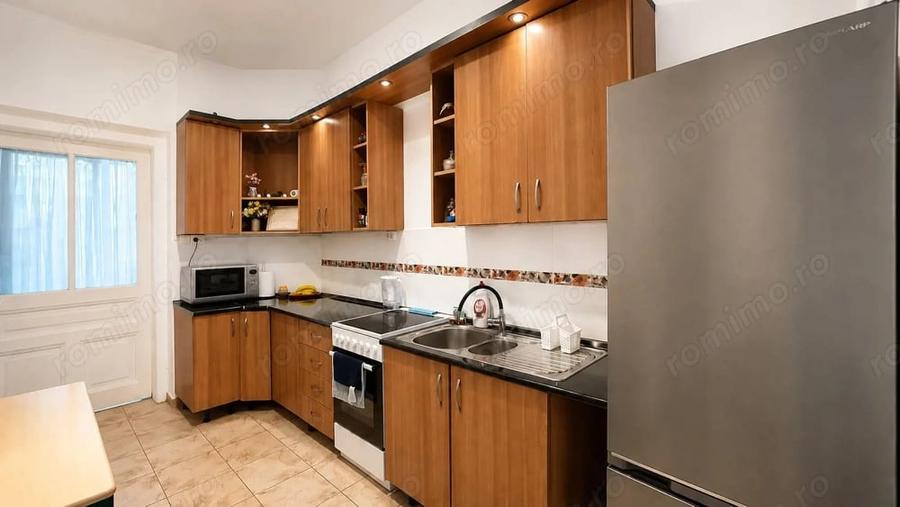 Apartament cu 4 camere semidecomandat în Brâncoveanu