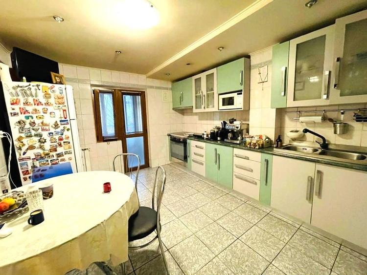 Apartament cu 4 camere decomandat, mobilat în Vitan Mall