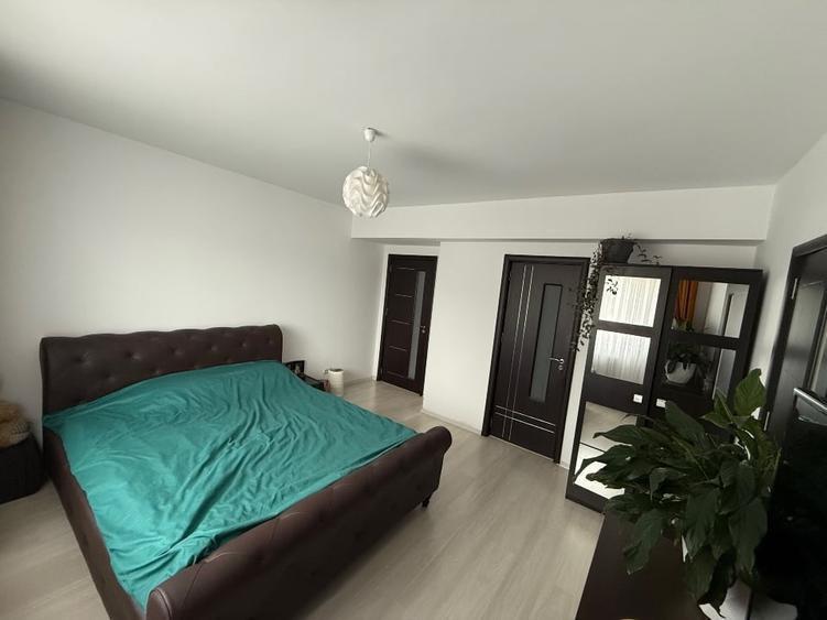 Apartament cu 3 camere decomandat, mobilat în Central