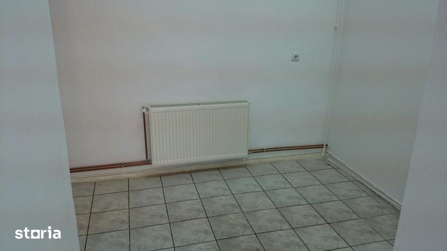 Spațiu comercial, de 70 mp, în Podu Roș