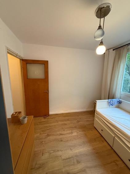 Apartament cu 3 camere decomandat în Apărătorii Patriei