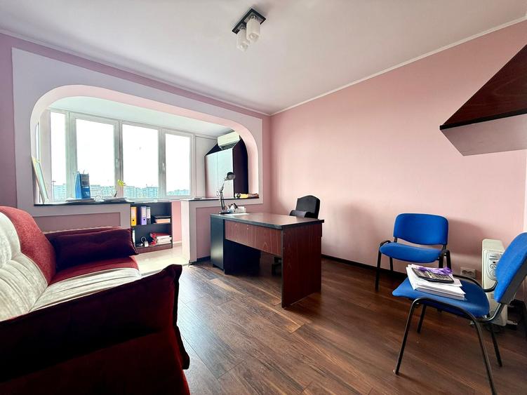 Apartament cu 3 camere semidecomandat în Titan