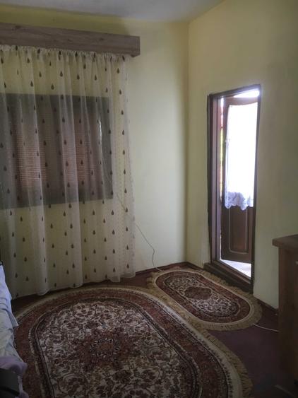 Casă cu 3 camere în Mărașu