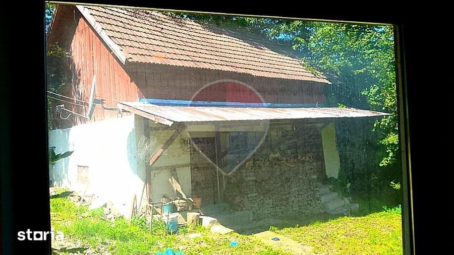 Casă cu 4 camere cu Teren 6676 Mp în Provița de Sus