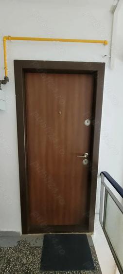 Apartament cu 3 camere semidecomandat în Giurgiului