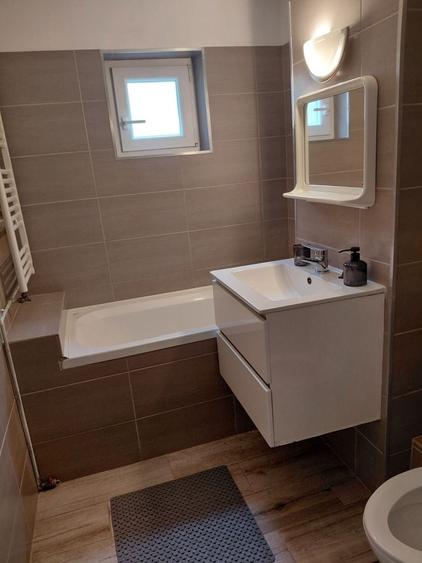 Apartament cu 3 camere decomandat în Exterior Vest