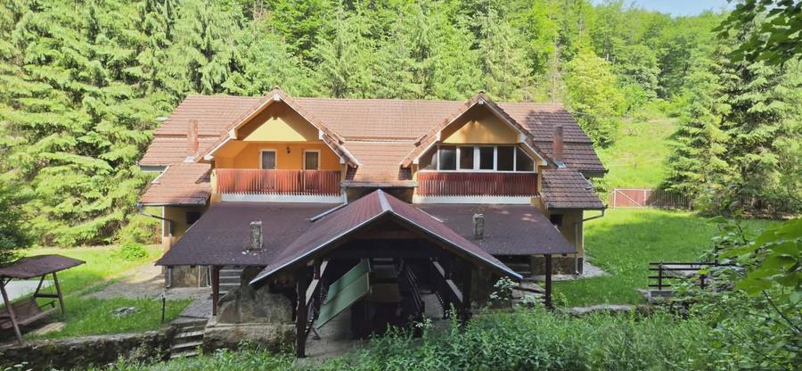 Casă individuală cu 5 camere cu Canalizare în Bratca