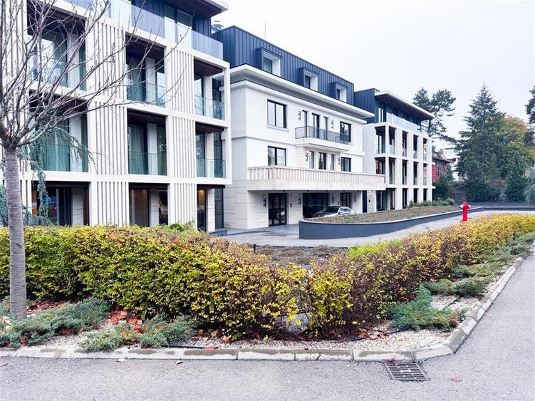 Apartament cu 5 camere decomandat, mobilat în Kiseleff