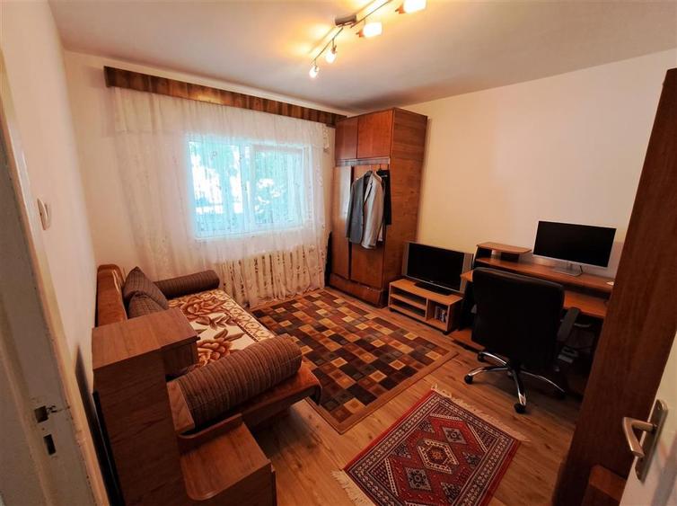 Apartament cu 3 camere decomandat, mobilat în Obcini
