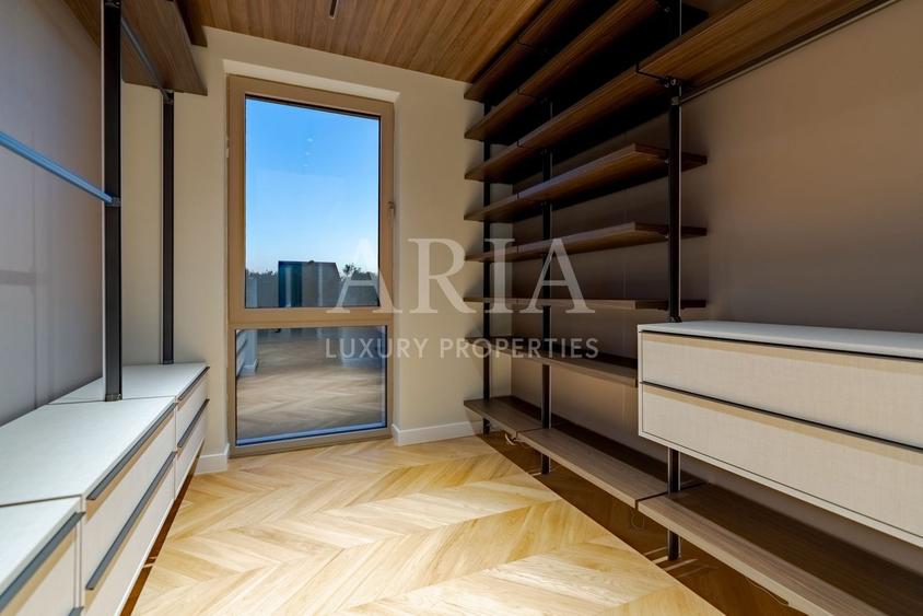 Casă individuală cu 8 camere cu Canalizare în Snagov