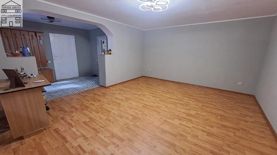 Casă individuală cu 6 camere cu Teren 580 Mp în Central